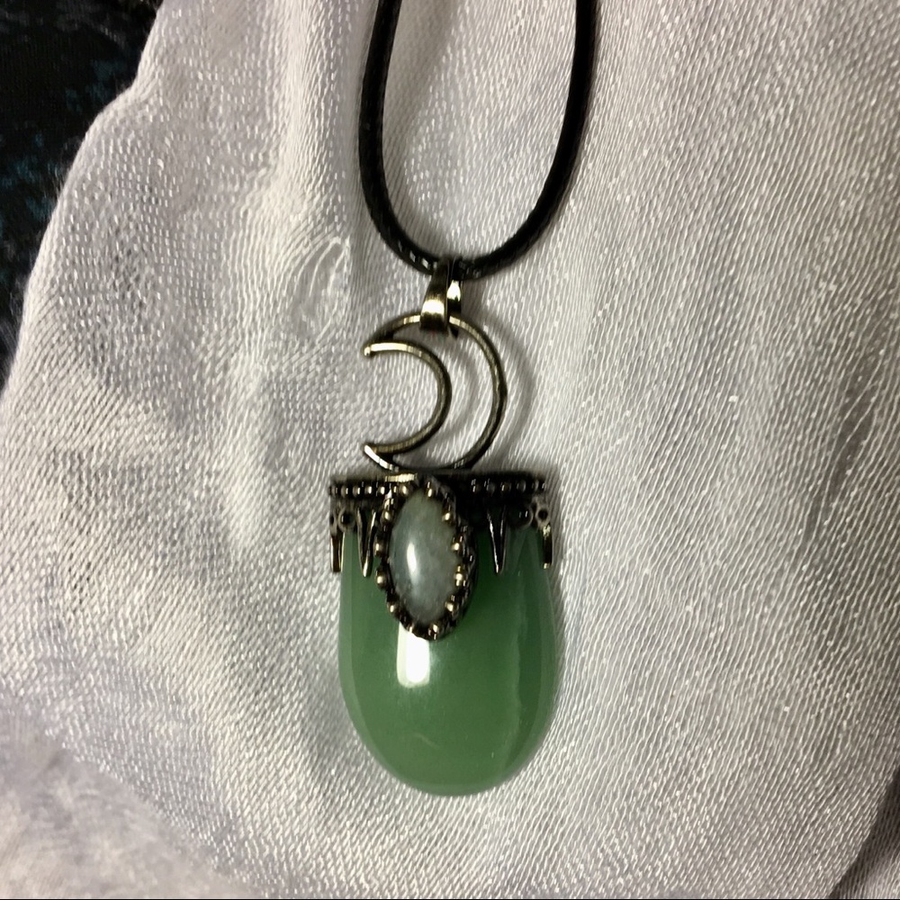 Aventurine topped by Labradorite and Crescent Moon